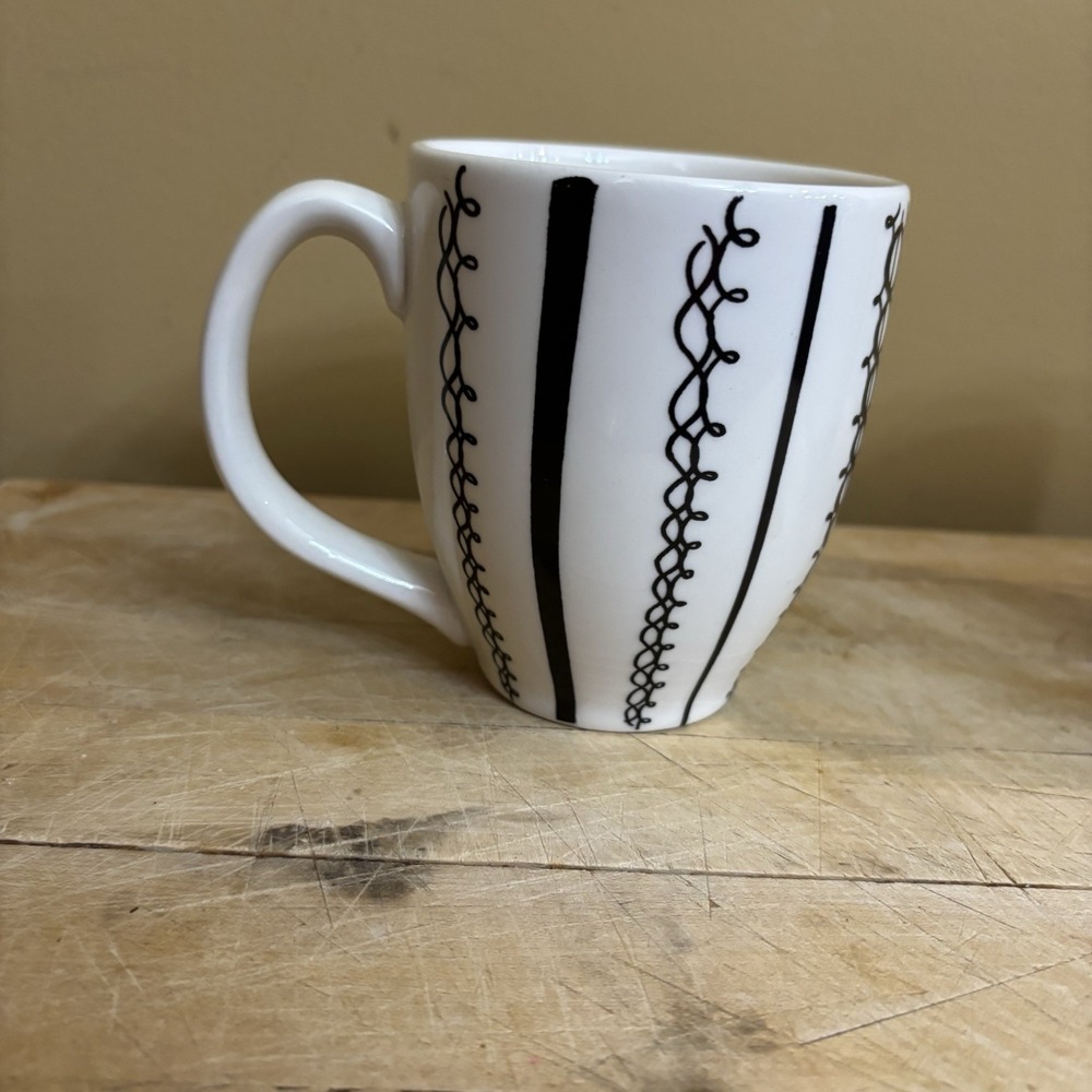 Pottery Barn Set Of 2 Black White Coffee Cups Mugs Made in Brazil‎ Vintage - Picture 2 of 8